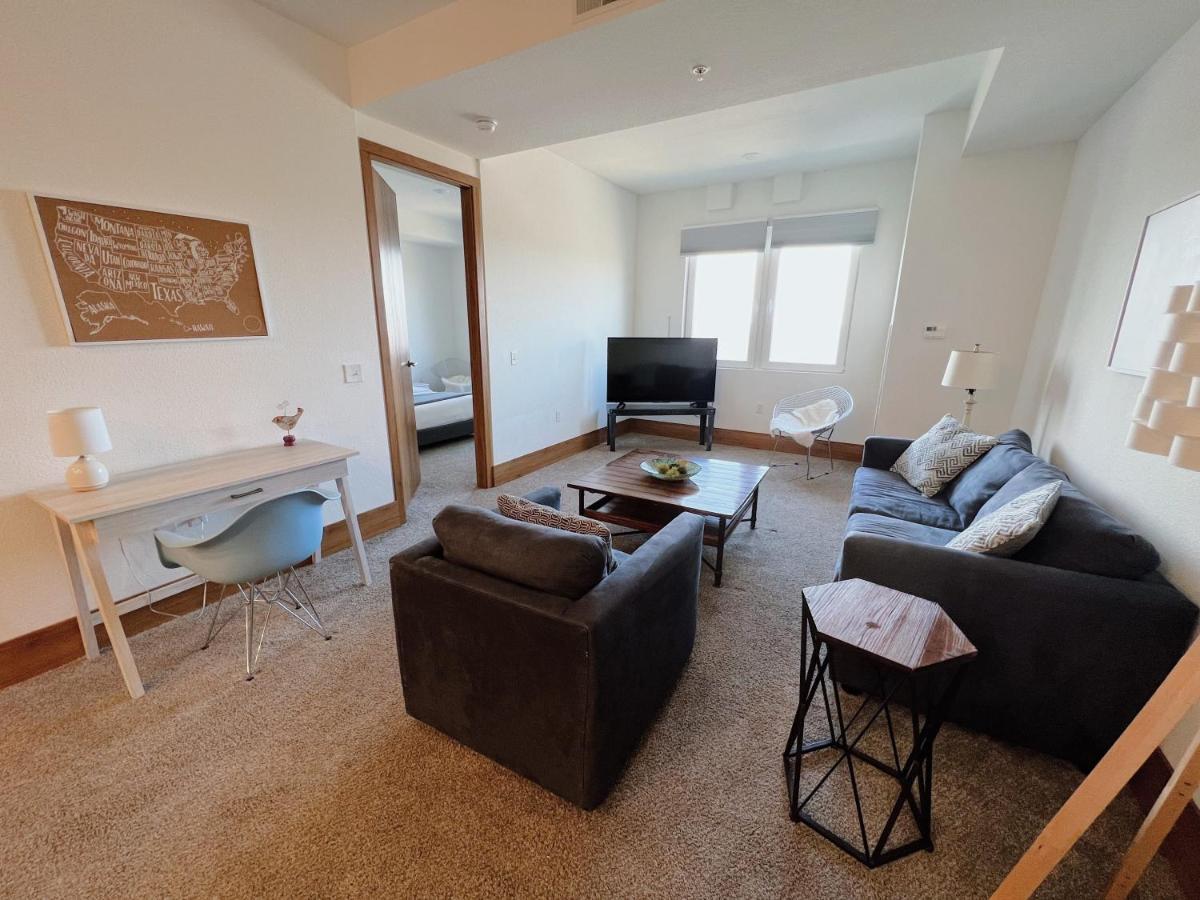 2Br Suite At The Grand Castle Pool Gym & Parking Grandville Exterior foto